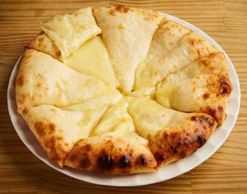 チーズナン Cheese Naan