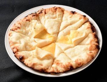 チーズナン Cheese Naan