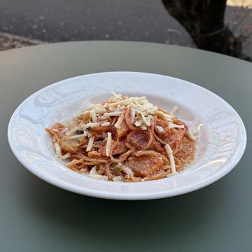 トマトソースとモッツァレラ