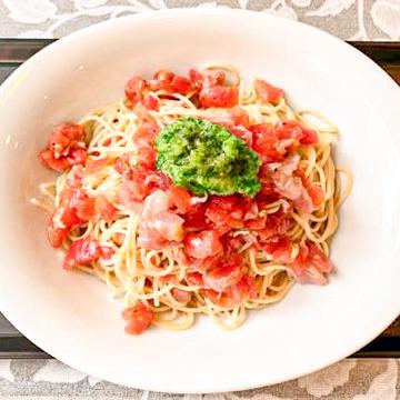 生ハムとフレッシュトマトの冷製パスタ