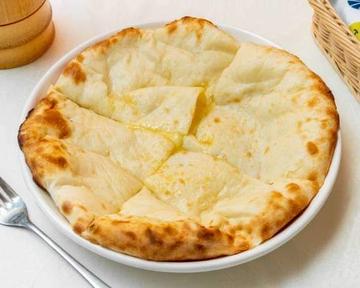 Cheese naan チーズナン