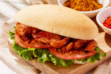 【数量限定】タンドリーチキンコッペ Tandoori Chicken Sandwich