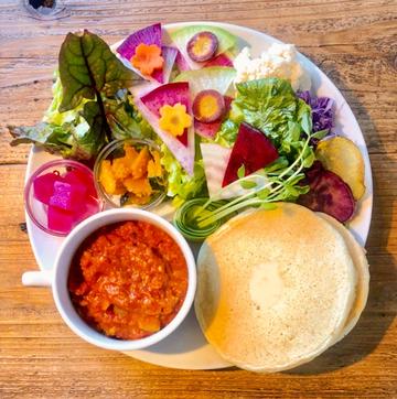 薬膳トマトベジカレー＆パンケーキプレート