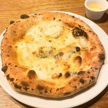 クワトロフォルマッジョPizza Мサイズ