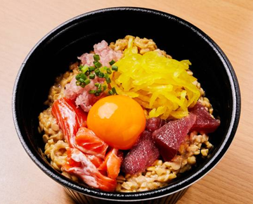 ばくだん納豆ごはん  Fermented Soybean and Rice with Plenty of Ingredients