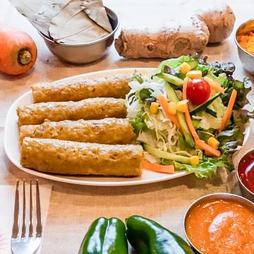 シシカバブ4P＆サラダ Shish Kebab (4 Pieces) ＆ Salad