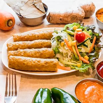 シシカバブ4P＆サラダ Shish Kebab (4 Pieces) ＆ Salad