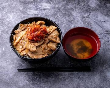 岩中豚のピリ辛キムチ豚バラ丼