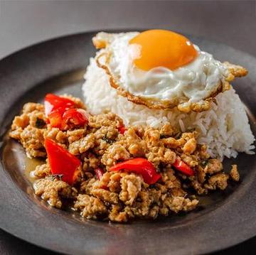 鶏肉のガパオライス(タイ風バジル炒めご飯)