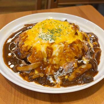 デミグラスソースたっぷりオムライス