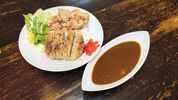 ハンバーグとからあげのWカレー