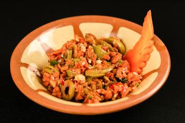 スパイシーなオリーブサラダ olive salad