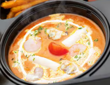 シーフードカレー セット(ナンorライス・サラダ付き) Seafood curry set(Naan or Rice・With salad)