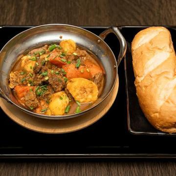 牛肉の煮込みバインミー付き