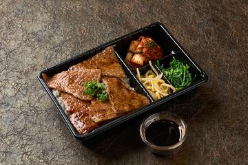 和牛上カルビ弁当(キムチ・ナムル付き)