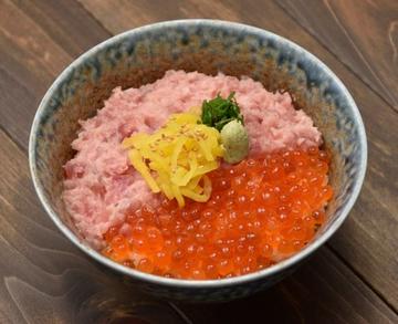 頬緩む いくらねぎとろ丼