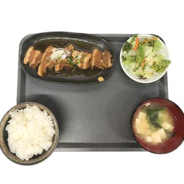 やわらかい角煮定食