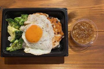 オシャレなマッチョ歓喜！筋肉喜ぶ胸バーグロコモコ丼
