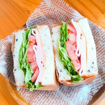 米粉食パンのハムチーズサンド