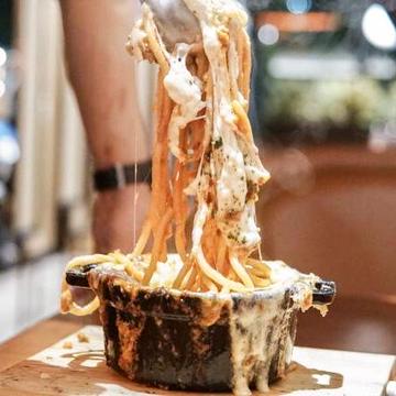 名物ミートソース ボルケーノ Volcano Bolognese