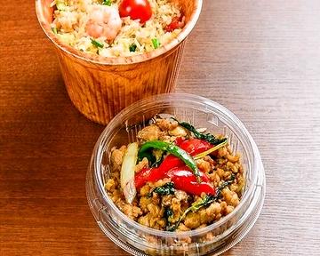 カオパックン丼(ガパオの肉乗せ。) Kaopakkundon (Gapao meat topping.)