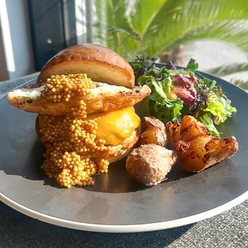 エッグチーズバーガー EGG BURGER