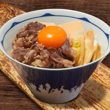 和牛すき焼き丼(並)Wagyu beef sukiyaki bowl (medium)