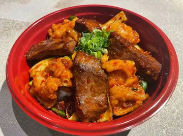 ホルモン焼肉2色丼(シマチョウ＆牛ハツ)