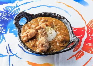 ホロホロ手羽と発酵牛すじカレー