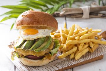 アボカドチーズバーガー