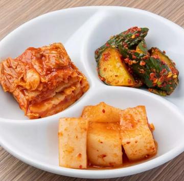 キムチ盛り合わせ Assorted Kimchi Platter