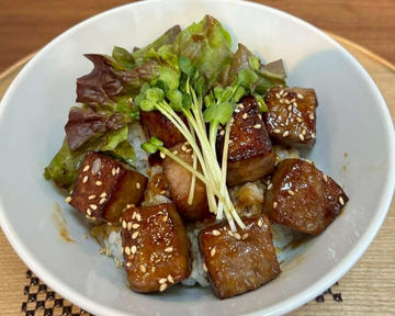 サイコロステーキ丼