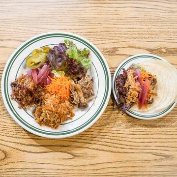 タコスBBQプルドポーク＆ケイジャンチキンのハーフ＆ハーフ