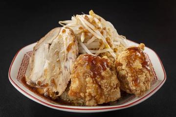 【ダブルアックス】 からあげ2個のせ豚チャーハン