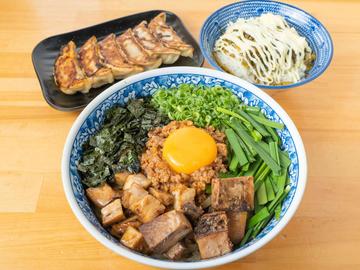 台湾まぜそばと高菜マヨ丼 餃子セット