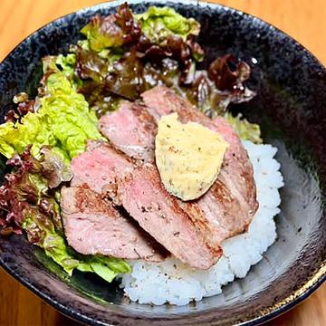ステーキ丼(ガーリックバター)