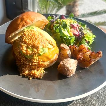 アボカドチーズバーガー AVOCADO CHEESEBURGER