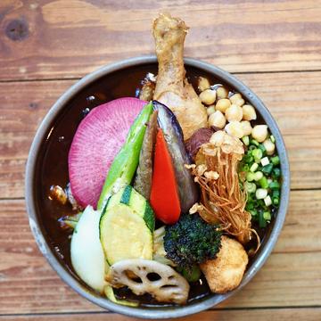 【当店人気No.1】もりもり野菜と煮込みチキンのカレー