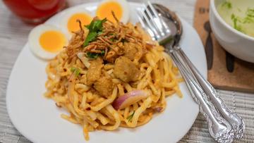 ミャンマー混ぜうどんサラダ