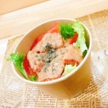 特製ドレッシングサラダ