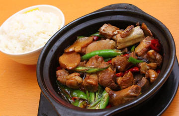 土鍋スペアリブ煮込定食 黄排骨米