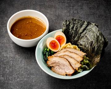 【2位】特松豚骨魚介つけ麺(チャーシュー4枚・薬味ネギ・ホウレン草・ノリ6枚・味玉1個)