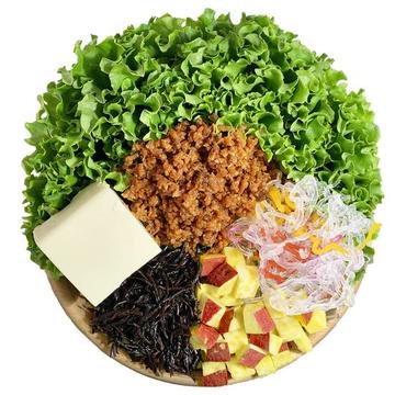 肉そぼろの和食サラダ【Japanese-Style Salad with Seasoned Ground Meat】