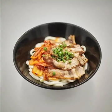 【釜山名物】サムギョプサル載せ キムチ うどん /Pork belly kimchi udon /