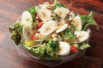 低温調理のしっとり鶏胸肉のパワーサラダ