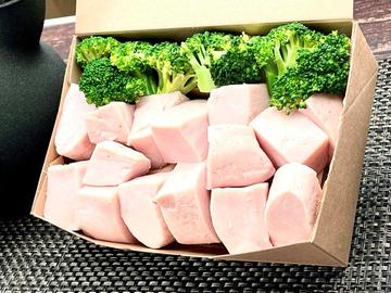 チキン450g&ブロッコリー90g (たんぱく質 Protein 73.5g/糖質 Sugar 6.3g/脂質 Fat 5.7g)