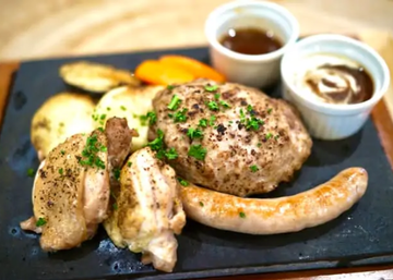 FRANKYセット(ハンバーグ&ソーセージ&グリルチキン)ライス付き