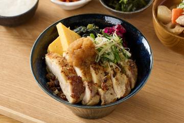 【和風】塩麹チキンステーキ丼 Chicken Steak Bowl