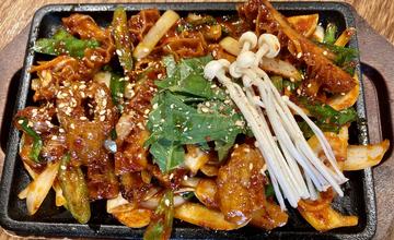 ホルモン炒め Stir-fried spicy tripe