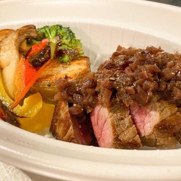 牛赤身肉のステーキ